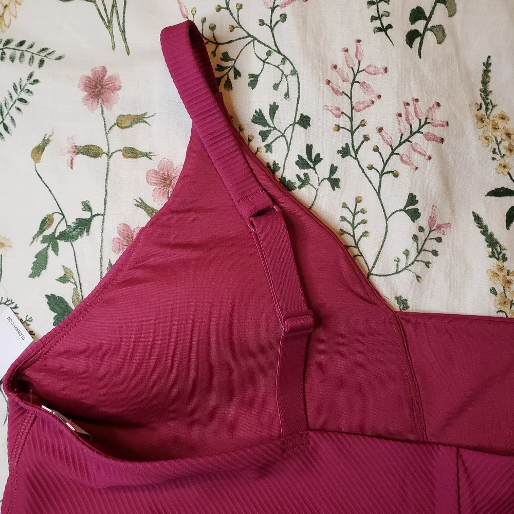 Old Navy Women's Bra in Deep Pink - Picture 4 of 11